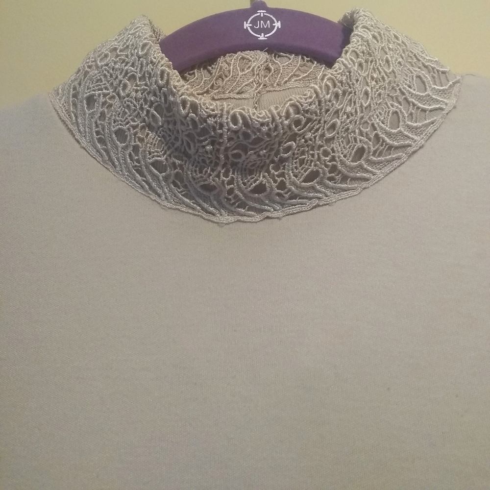 Vintage Adolfo Top Beige 90s Turtle Neck Crochet Trim Pearl Buttons Large - Picture 8 of 8